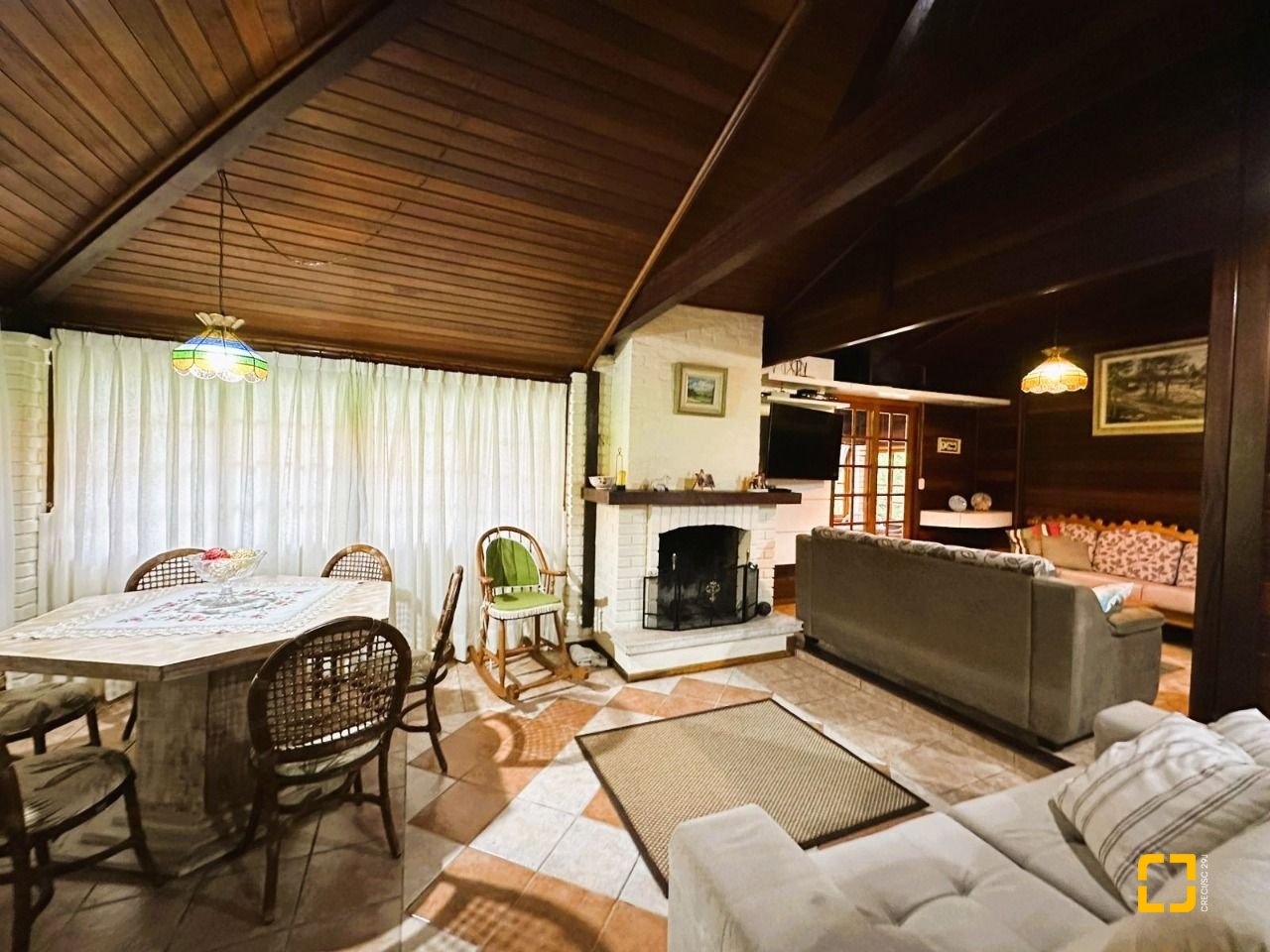 Casa de Condomínio com 240m², 4 quartos (sendo 2 suítes), 4 garagens, no bairro Rio dos Bugres em Rancho Queimado
