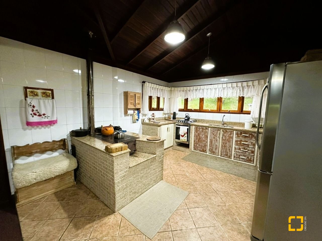 Casa de Condomínio com 240m², 4 quartos (sendo 2 suítes), 4 garagens, no bairro Rio dos Bugres em Rancho Queimado