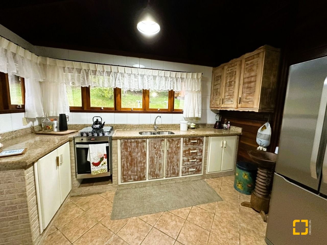 Casa de Condomínio com 240m², 4 quartos (sendo 2 suítes), 4 garagens, no bairro Rio dos Bugres em Rancho Queimado