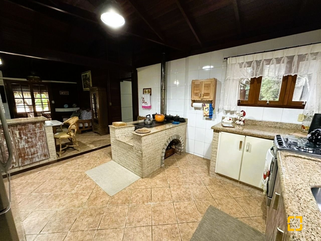 Casa de Condomínio com 240m², 4 quartos (sendo 2 suítes), 4 garagens, no bairro Rio dos Bugres em Rancho Queimado