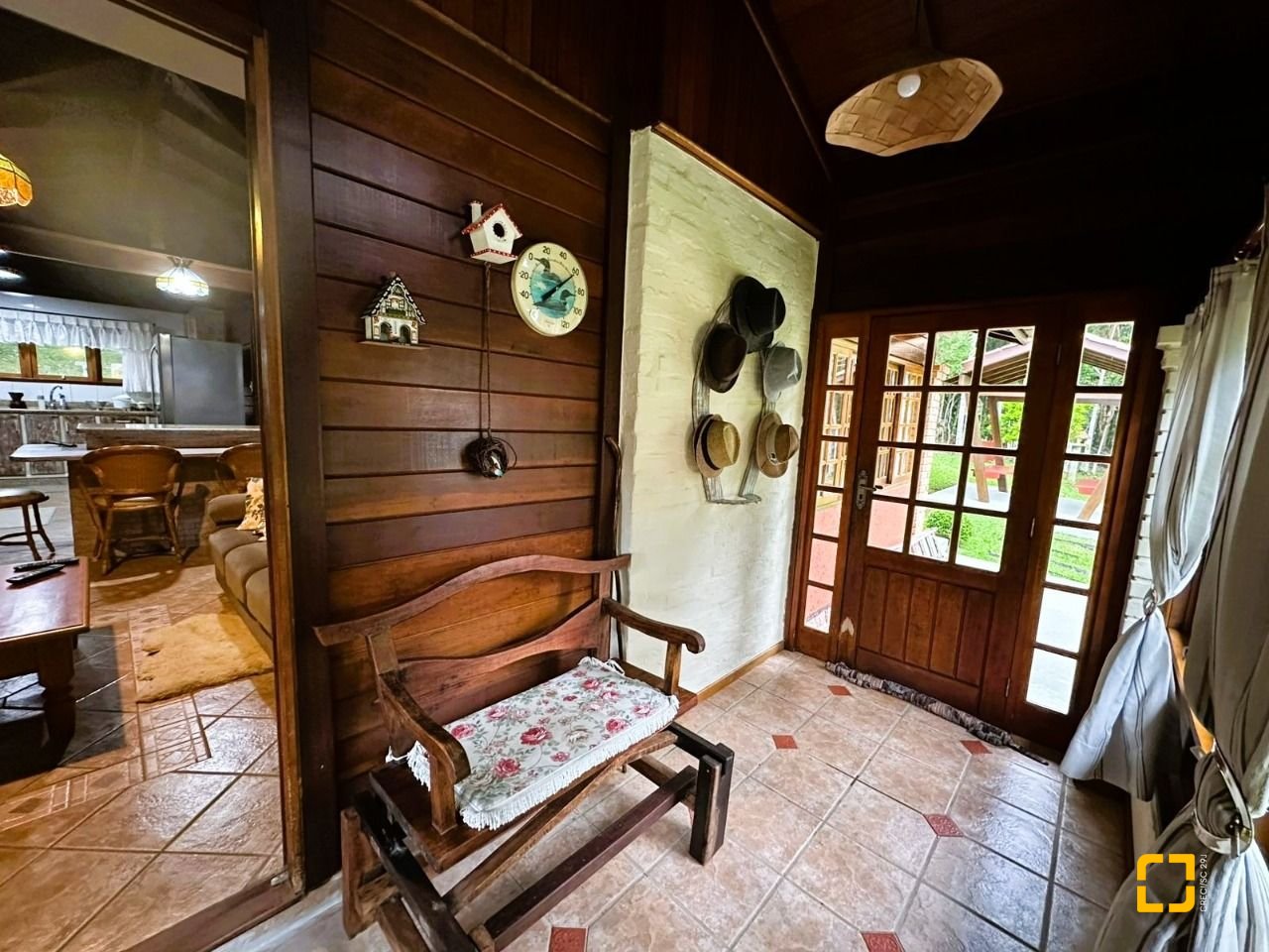 Casa de Condomínio com 240m², 4 quartos (sendo 2 suítes), 4 garagens, no bairro Rio dos Bugres em Rancho Queimado