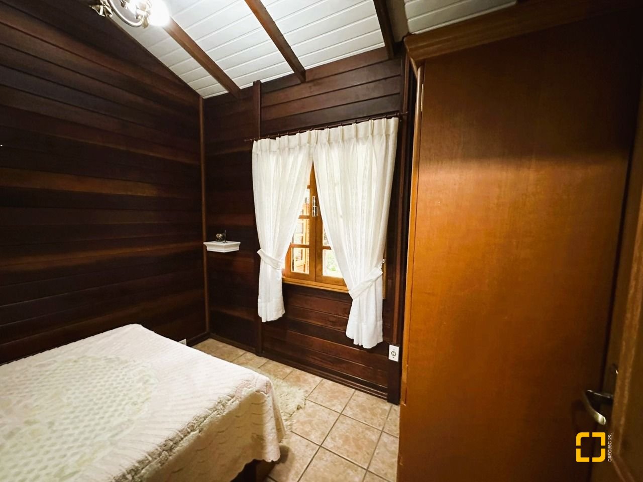 Casa de Condomínio com 240m², 4 quartos (sendo 2 suítes), 4 garagens, no bairro Rio dos Bugres em Rancho Queimado
