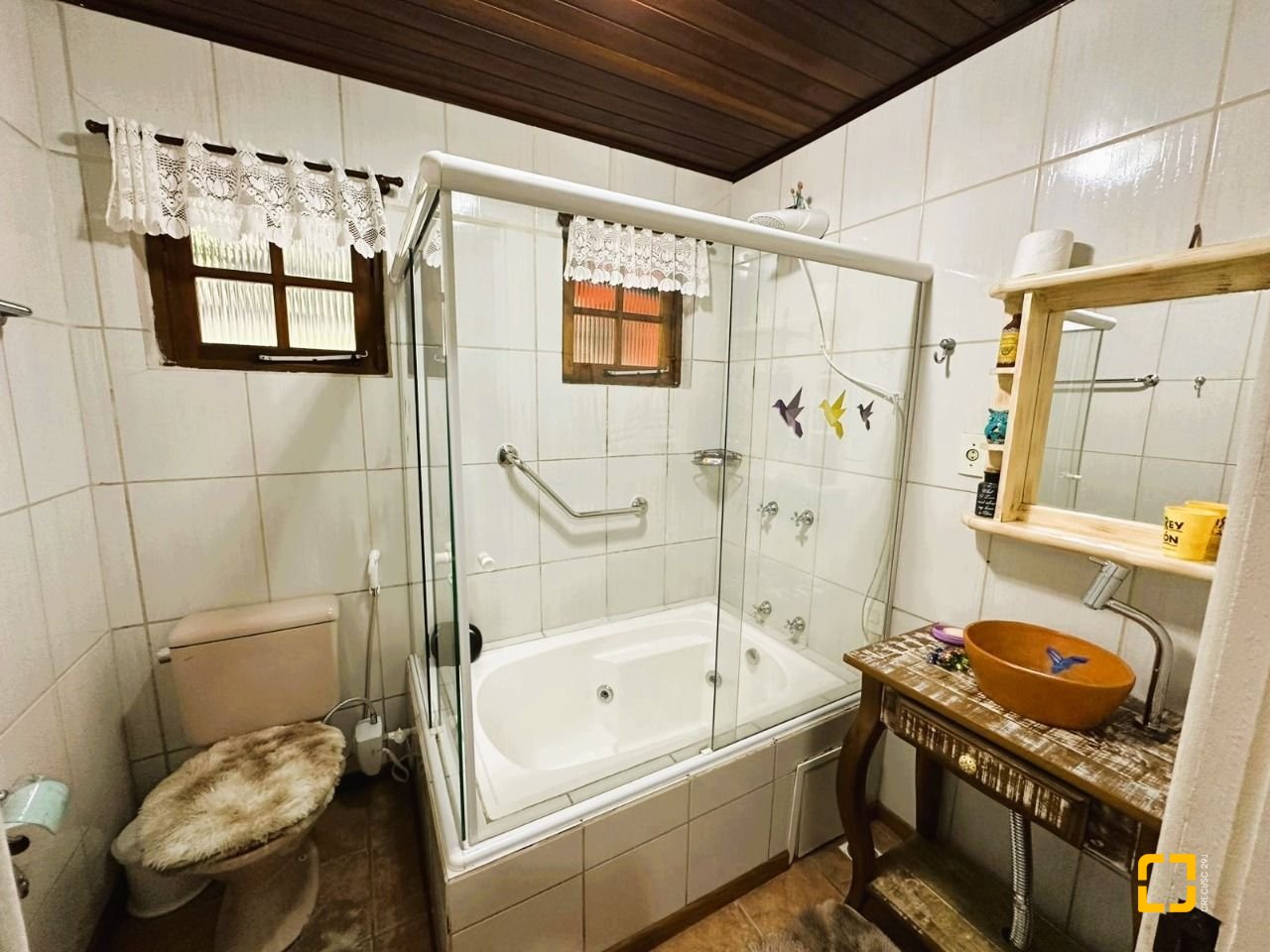 Casa de Condomínio com 240m², 4 quartos (sendo 2 suítes), 4 garagens, no bairro Rio dos Bugres em Rancho Queimado