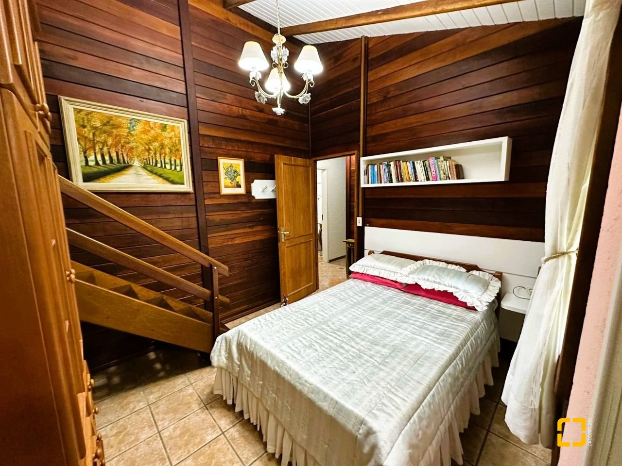 Casa de Condomínio com 240m², 4 quartos (sendo 2 suítes), 4 garagens, no bairro Rio dos Bugres em Rancho Queimado