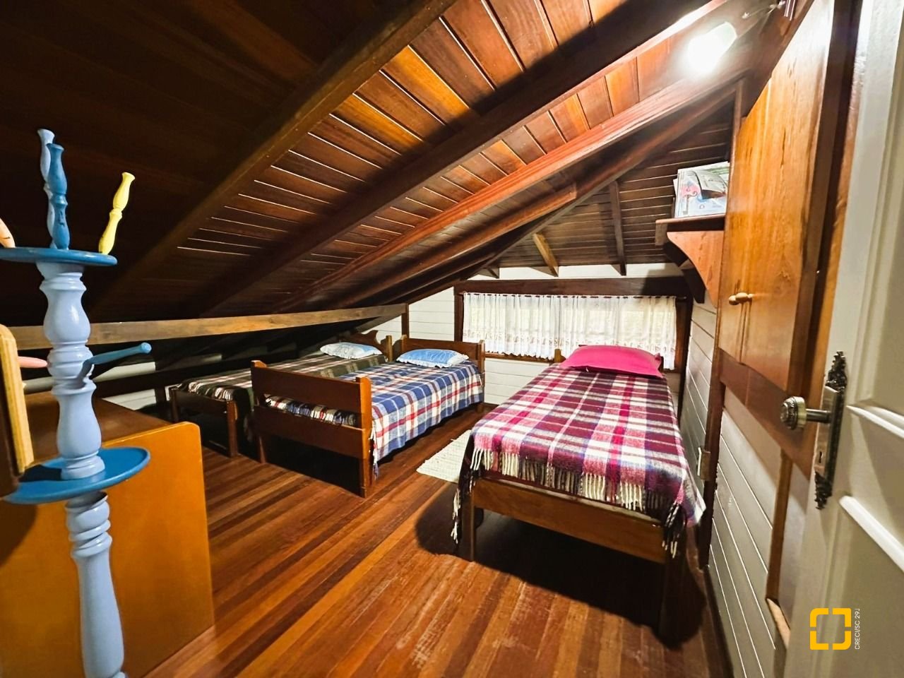 Casa de Condomínio com 240m², 4 quartos (sendo 2 suítes), 4 garagens, no bairro Rio dos Bugres em Rancho Queimado
