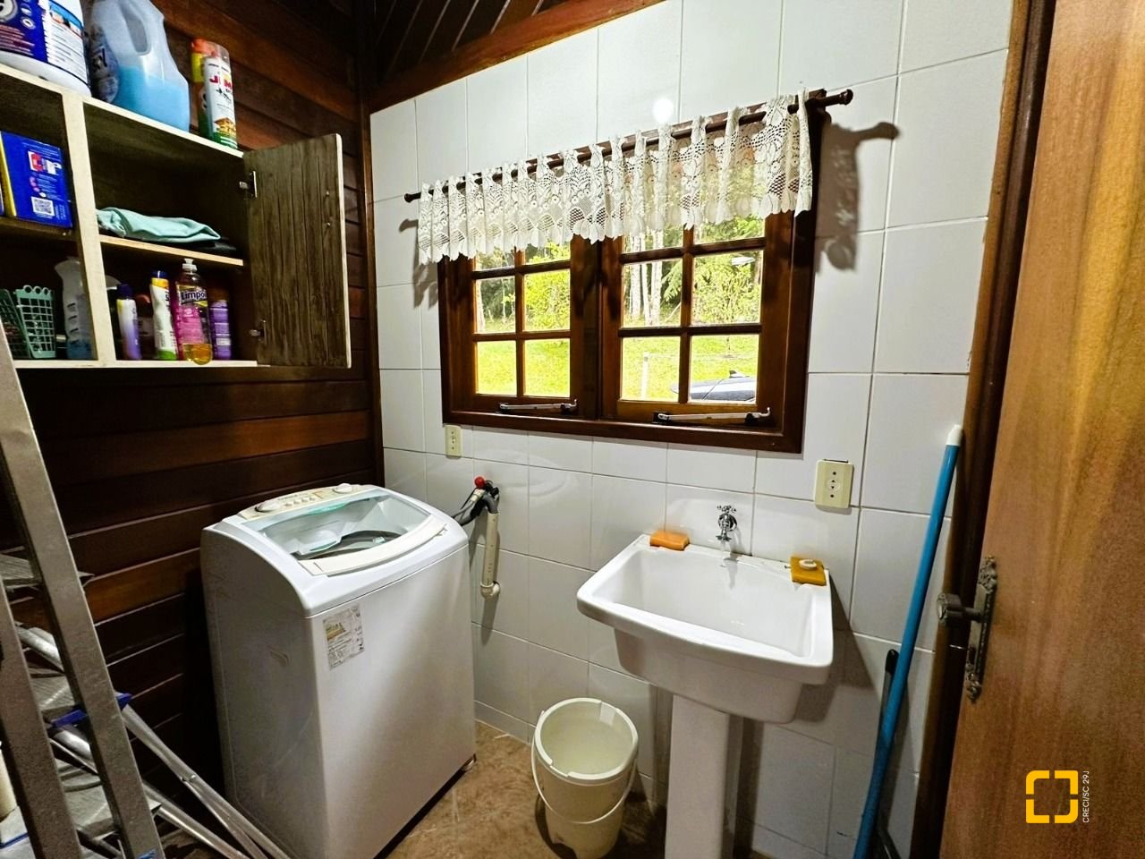 Casa de Condomínio com 240m², 4 quartos (sendo 2 suítes), 4 garagens, no bairro Rio dos Bugres em Rancho Queimado