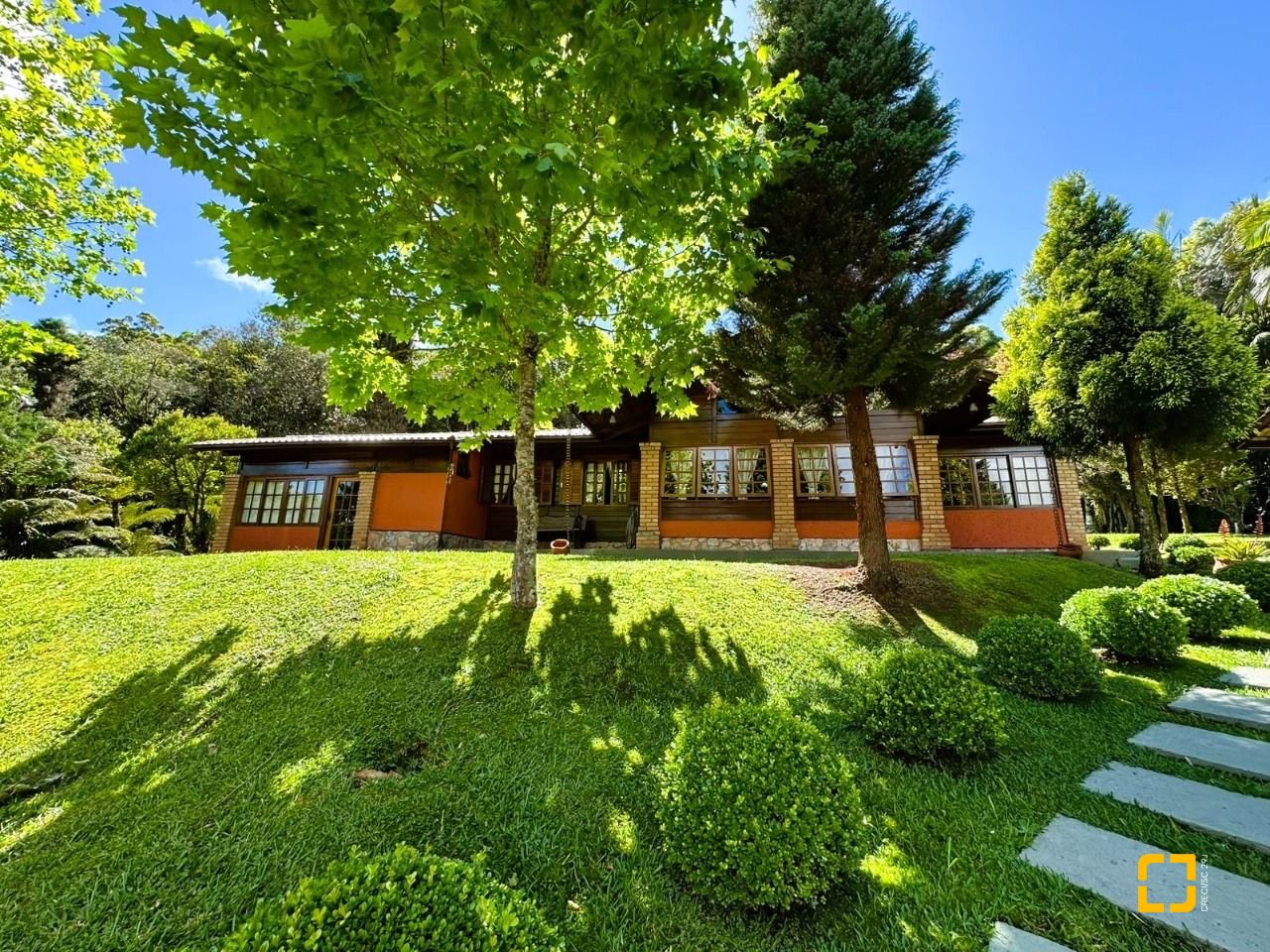 Casa de Condomínio com 240m², 4 quartos (sendo 2 suítes), 4 garagens, no bairro Rio dos Bugres em Rancho Queimado