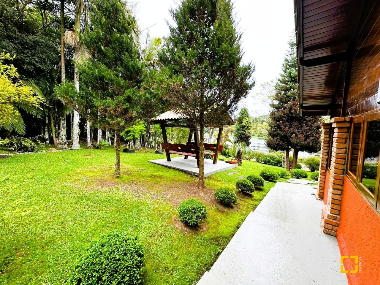 Casa de Condomínio com 240m², 4 quartos (sendo 2 suítes), 4 garagens, no bairro Rio dos Bugres em Rancho Queimado