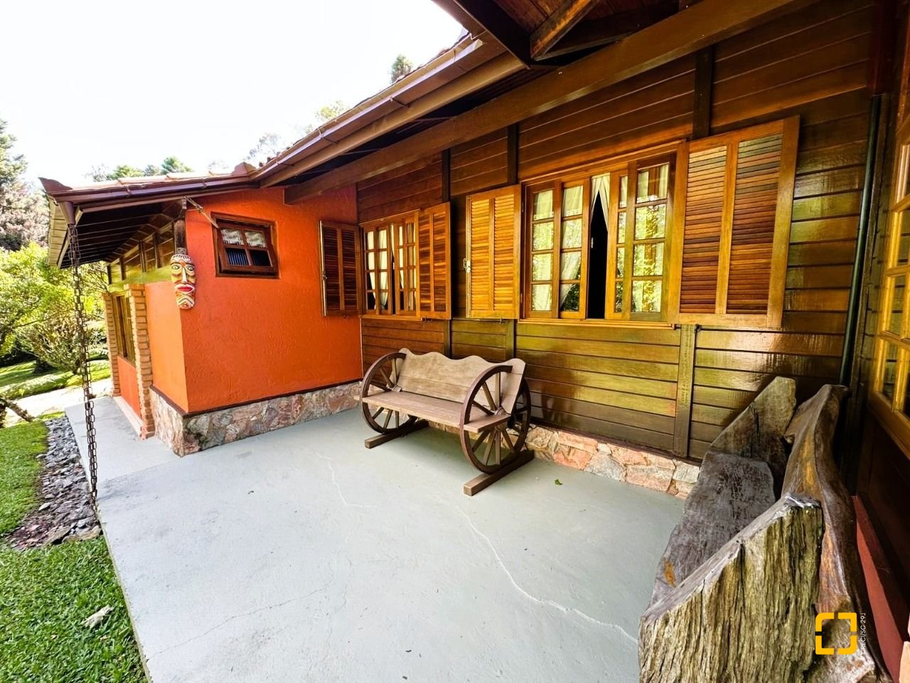 Casa de Condomínio com 240m², 4 quartos (sendo 2 suítes), 4 garagens, no bairro Rio dos Bugres em Rancho Queimado