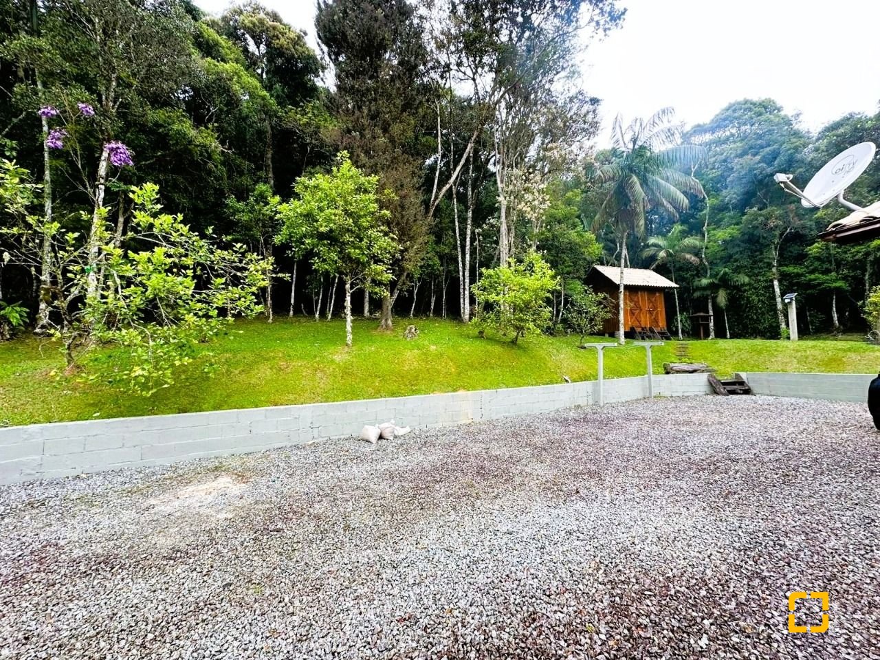 Casa de Condomínio com 240m², 4 quartos (sendo 2 suítes), 4 garagens, no bairro Rio dos Bugres em Rancho Queimado