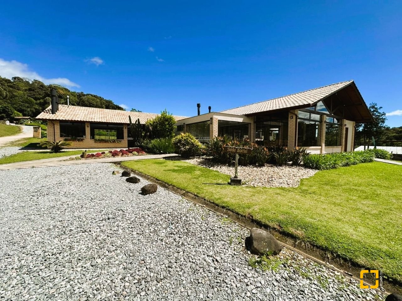 Casa de Condomínio com 240m², 4 quartos (sendo 2 suítes), 4 garagens, no bairro Rio dos Bugres em Rancho Queimado