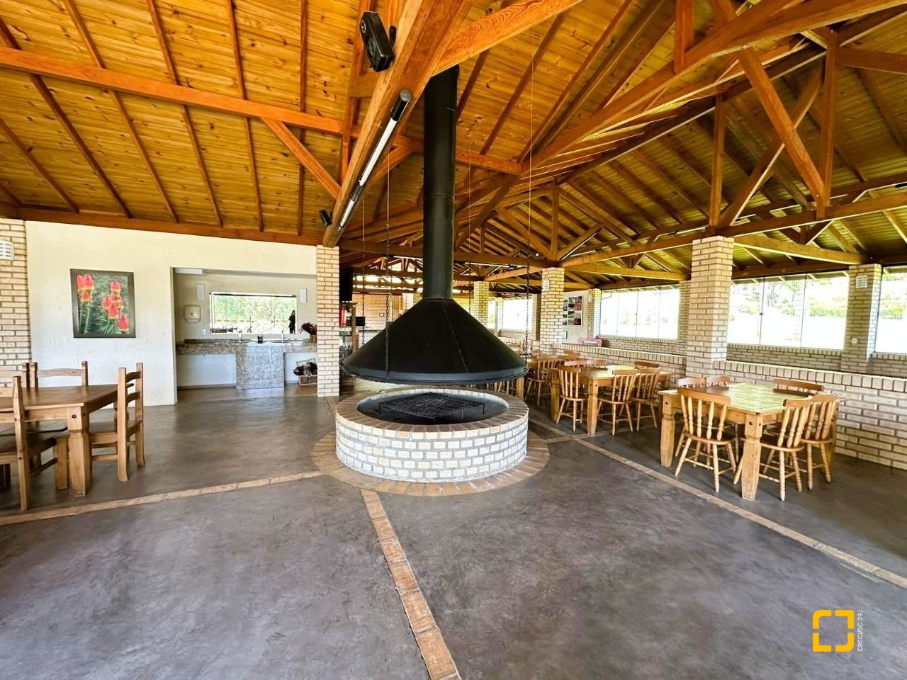 Casa de Condomínio com 240m², 4 quartos (sendo 2 suítes), 4 garagens, no bairro Rio dos Bugres em Rancho Queimado