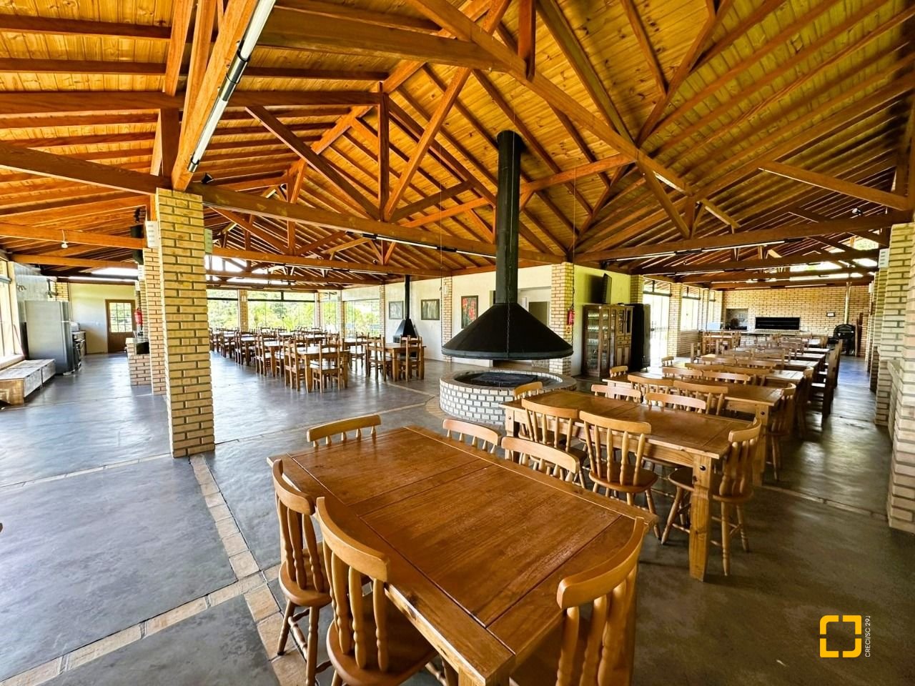 Casa de Condomínio com 240m², 4 quartos (sendo 2 suítes), 4 garagens, no bairro Rio dos Bugres em Rancho Queimado