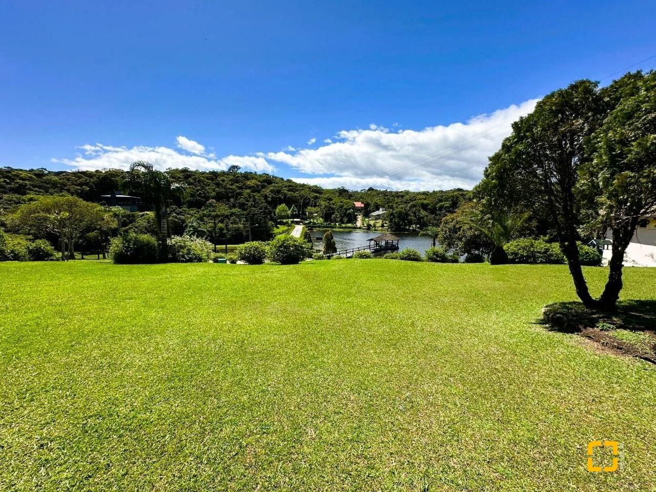 Casa de Condomínio com 240m², 4 quartos (sendo 2 suítes), 4 garagens, no bairro Rio dos Bugres em Rancho Queimado