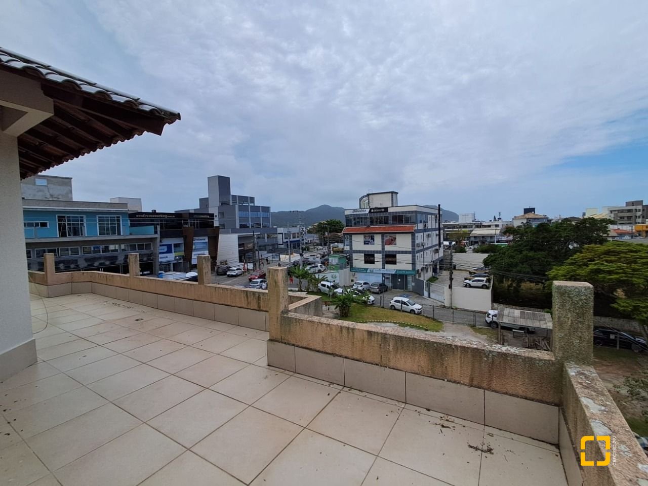 Prédio com 662m², 5 garagens, no bairro Ingleses em Florianópolis