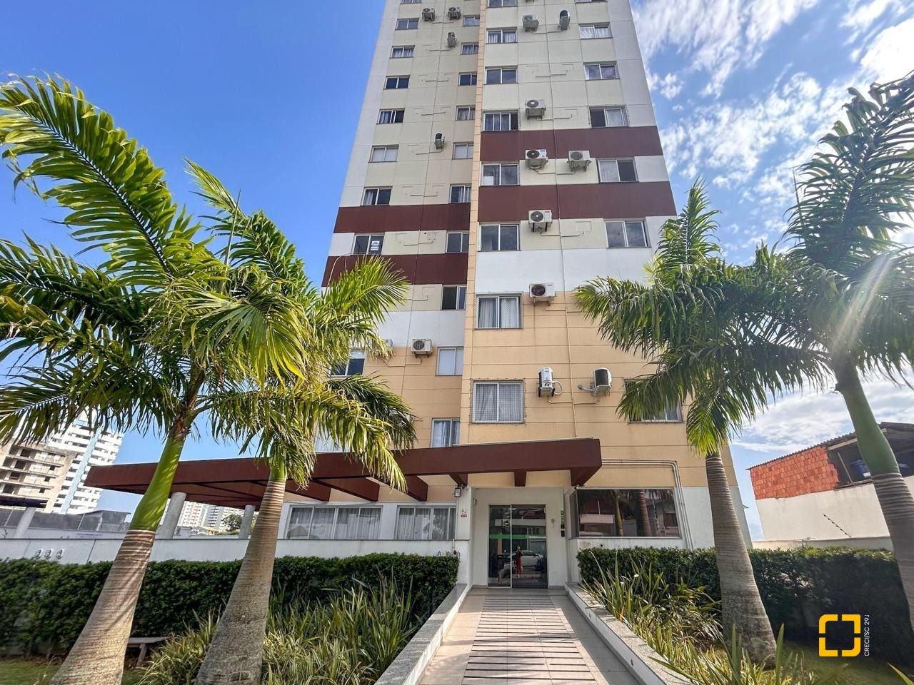 Apartamento com 57m², 2 quartos, 1 garagem, no bairro Barreiros em São José