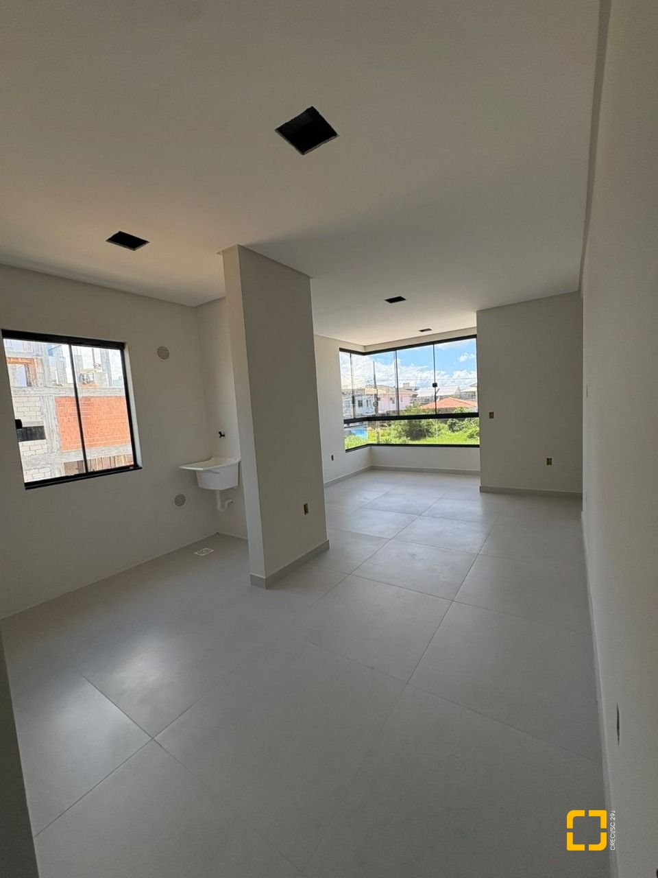 Casa com 63m², 2 quartos (sendo 1 suíte), 1 garagem, no bairro Nova Palhoça em Palhoça