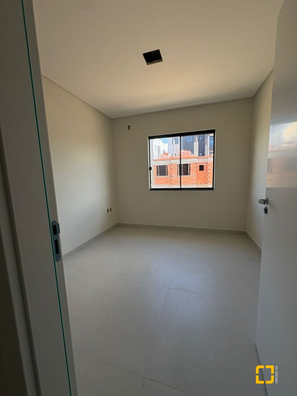 Casa com 63m², 2 quartos (sendo 1 suíte), 1 garagem, no bairro Nova Palhoça em Palhoça