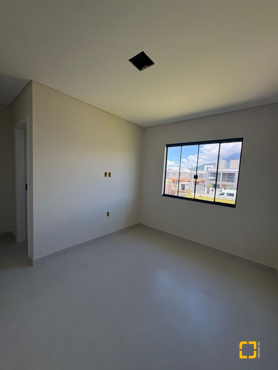 Casa com 63m², 2 quartos (sendo 1 suíte), 1 garagem, no bairro Nova Palhoça em Palhoça