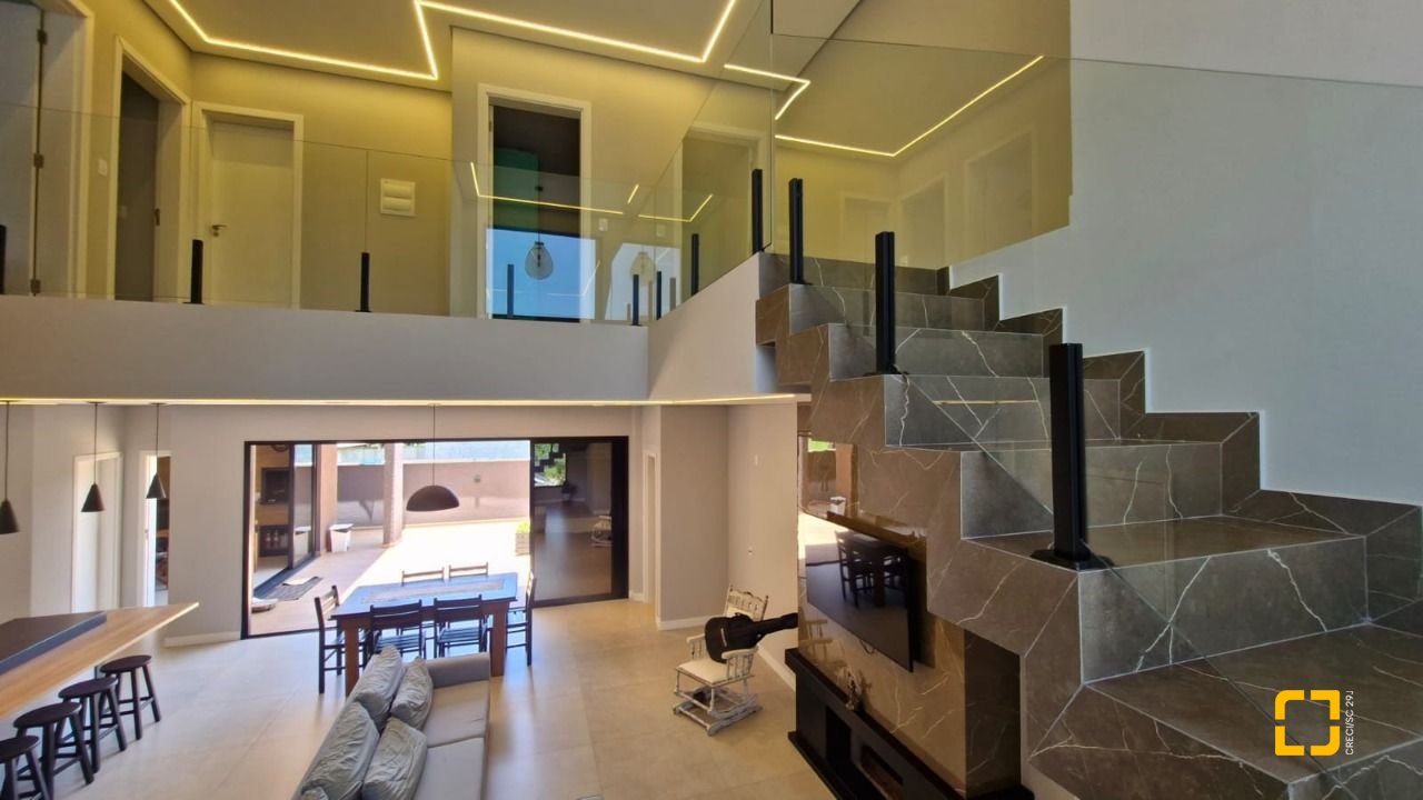 Casa de Condomínio com 228m², 3 quartos (sendo 1 suíte), 2 garagens, no bairro Vargem Grande em Florianópolis