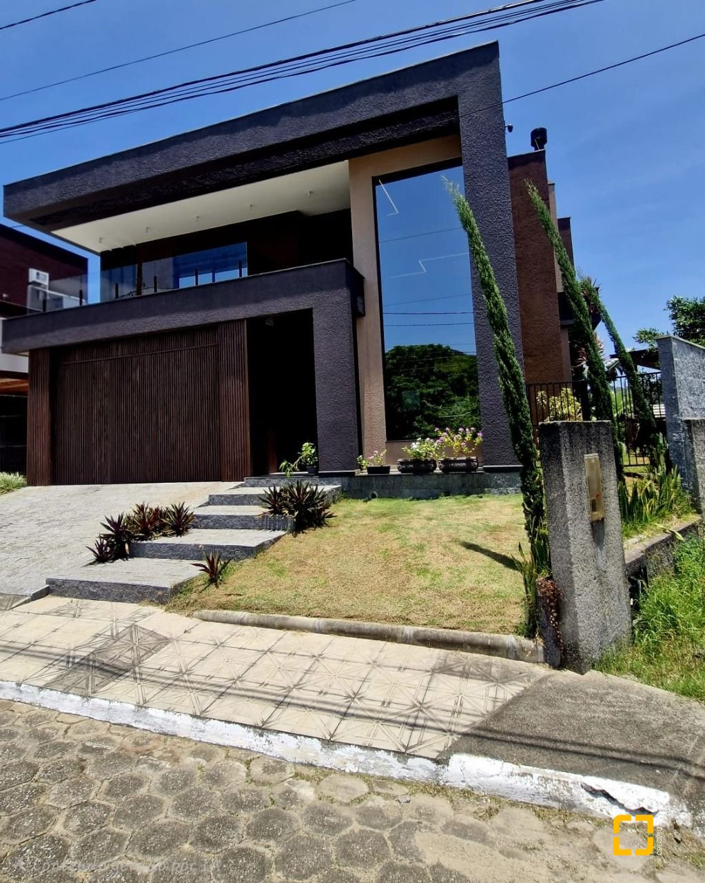Casa de Condomínio com 228m², 3 quartos (sendo 1 suíte), 2 garagens, no bairro Vargem Grande em Florianópolis