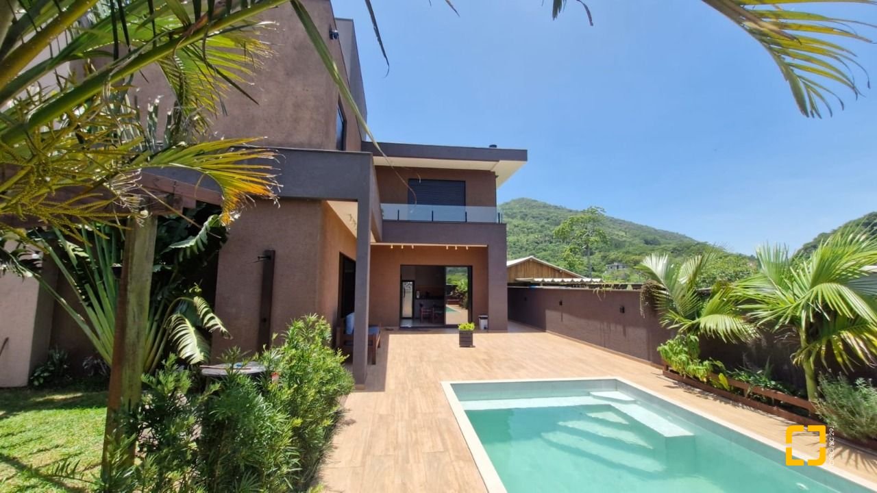 Casa de Condomínio com 228m², 3 quartos (sendo 1 suíte), 2 garagens, no bairro Vargem Grande em Florianópolis