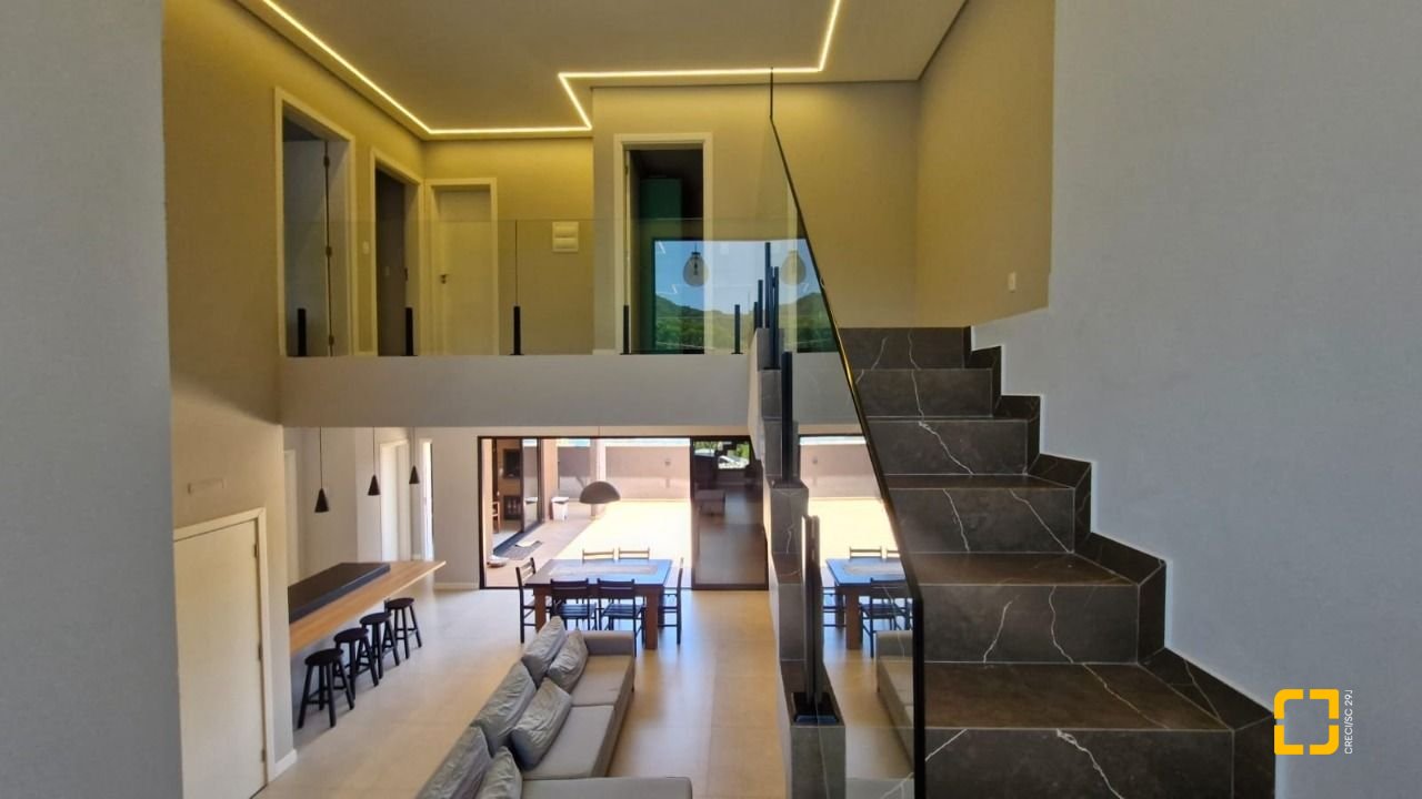 Casa de Condomínio com 228m², 3 quartos (sendo 1 suíte), 2 garagens, no bairro Vargem Grande em Florianópolis