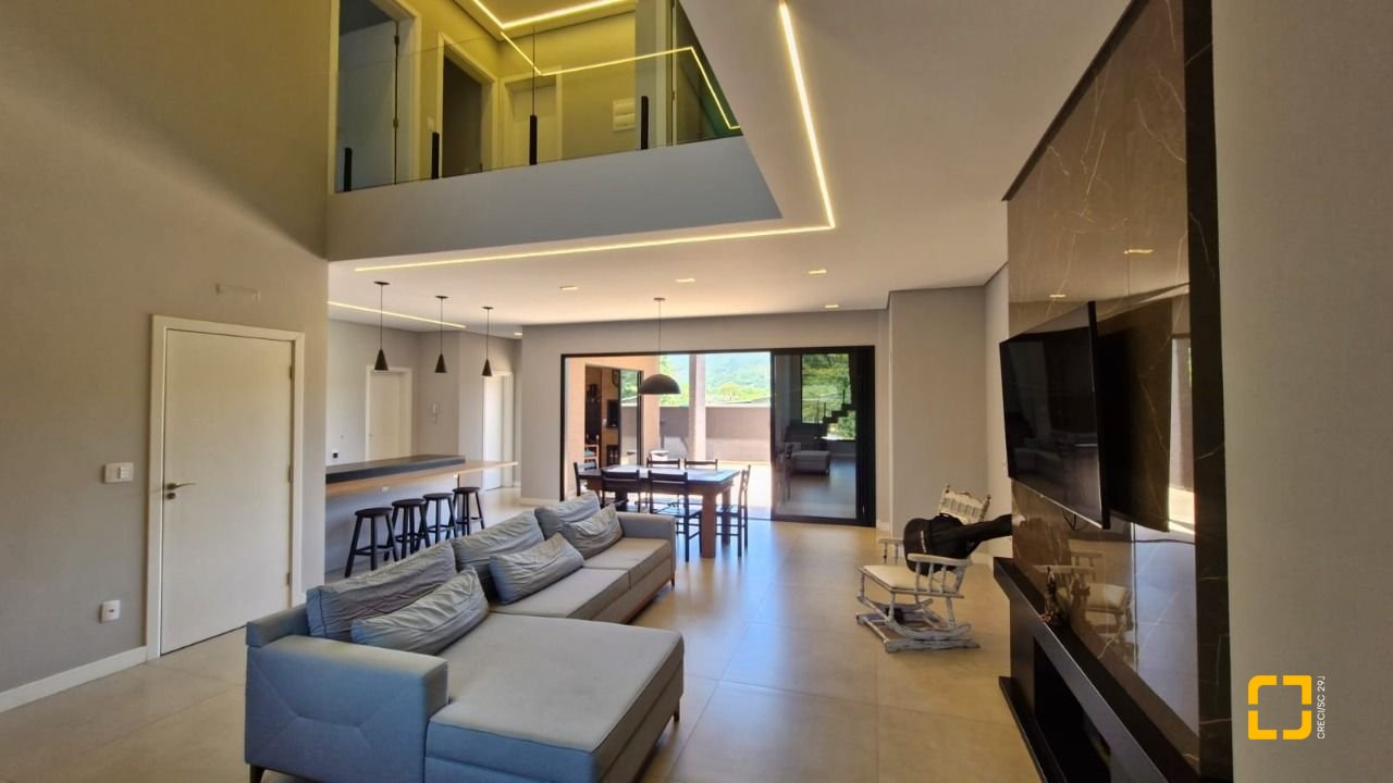 Casa de Condomínio com 228m², 3 quartos (sendo 1 suíte), 2 garagens, no bairro Vargem Grande em Florianópolis
