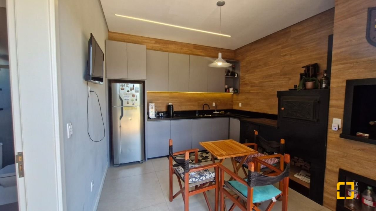 Casa de Condomínio com 228m², 3 quartos (sendo 1 suíte), 2 garagens, no bairro Vargem Grande em Florianópolis