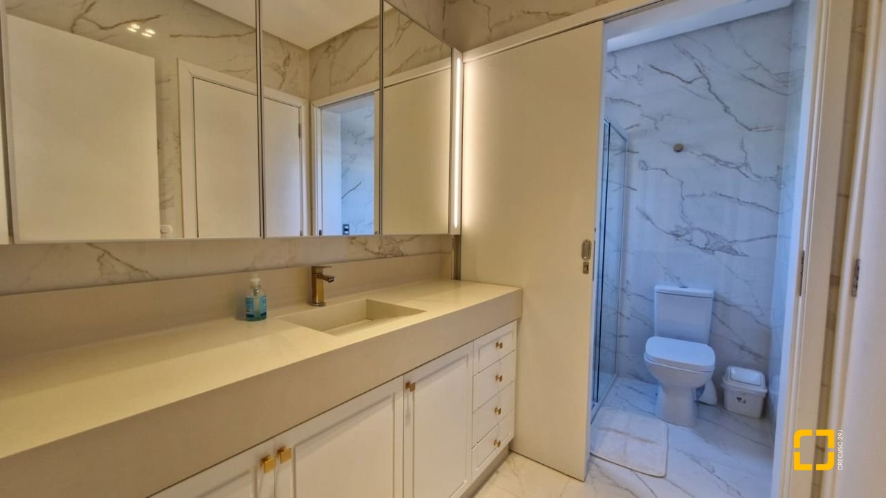 Casa de Condomínio com 228m², 3 quartos (sendo 1 suíte), 2 garagens, no bairro Vargem Grande em Florianópolis