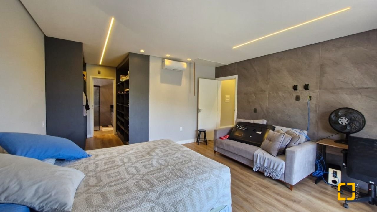 Casa de Condomínio com 228m², 3 quartos (sendo 1 suíte), 2 garagens, no bairro Vargem Grande em Florianópolis