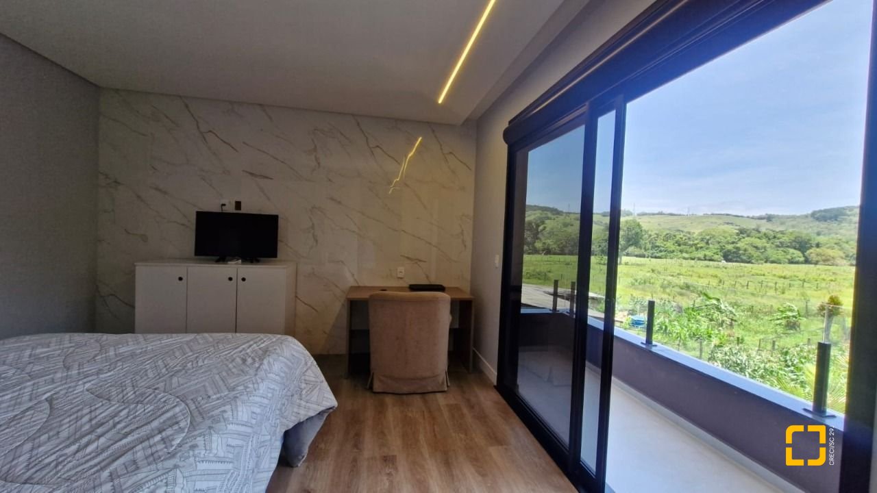 Casa de Condomínio com 228m², 3 quartos (sendo 1 suíte), 2 garagens, no bairro Vargem Grande em Florianópolis