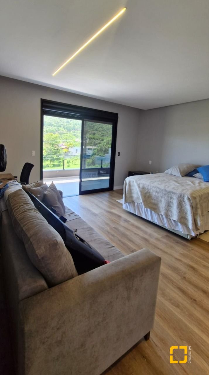 Casa de Condomínio com 228m², 3 quartos (sendo 1 suíte), 2 garagens, no bairro Vargem Grande em Florianópolis