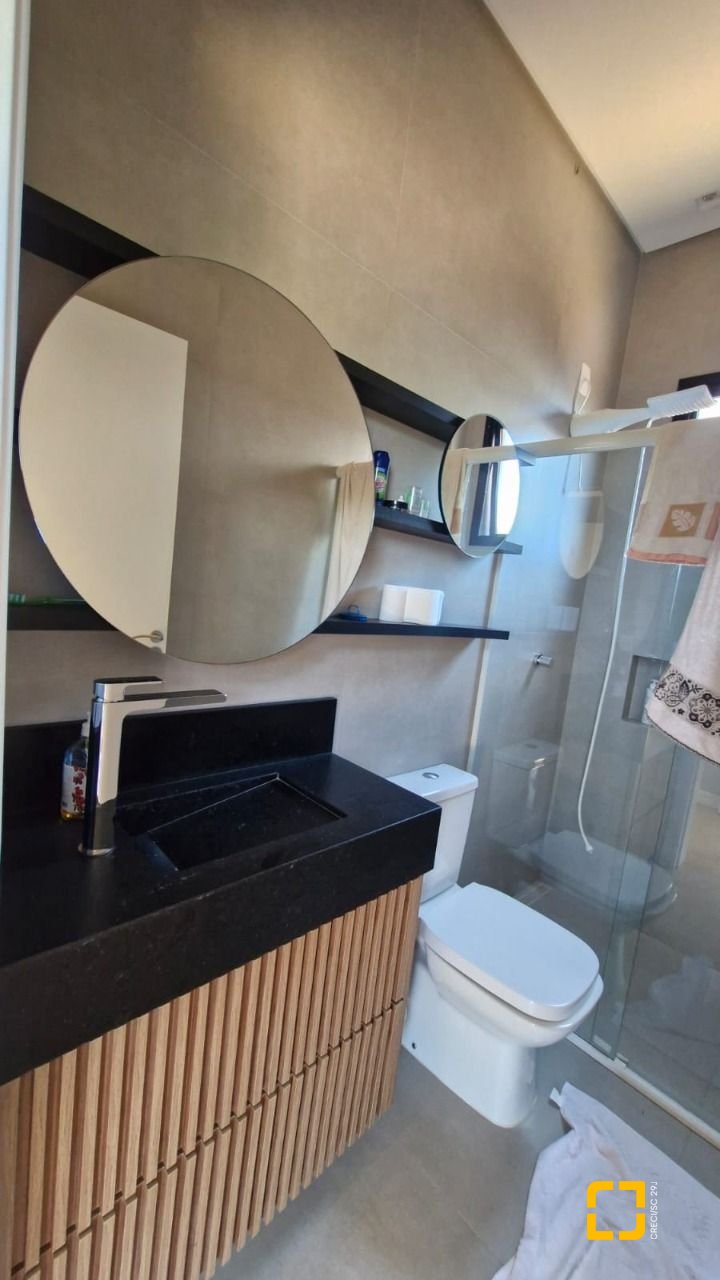 Casa de Condomínio com 228m², 3 quartos (sendo 1 suíte), 2 garagens, no bairro Vargem Grande em Florianópolis