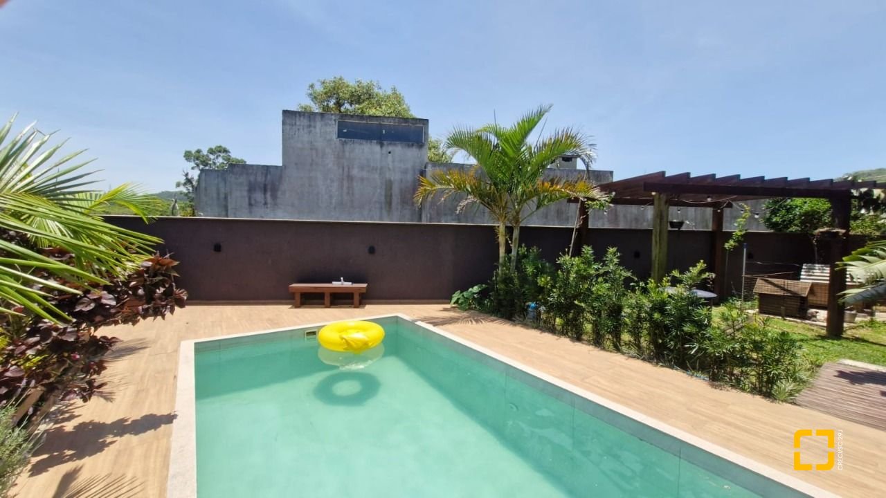 Casa de Condomínio com 228m², 3 quartos (sendo 1 suíte), 2 garagens, no bairro Vargem Grande em Florianópolis