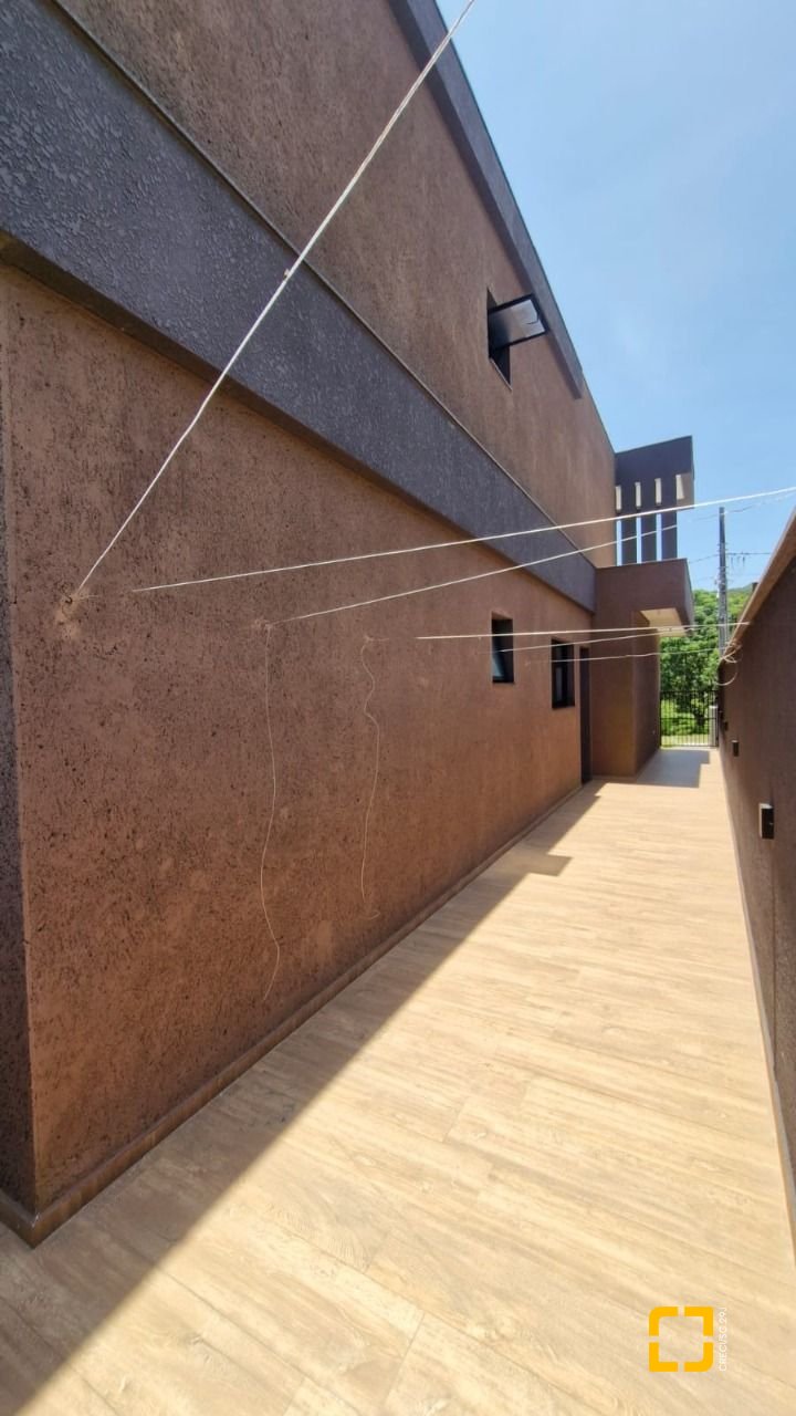 Casa de Condomínio com 228m², 3 quartos (sendo 1 suíte), 2 garagens, no bairro Vargem Grande em Florianópolis
