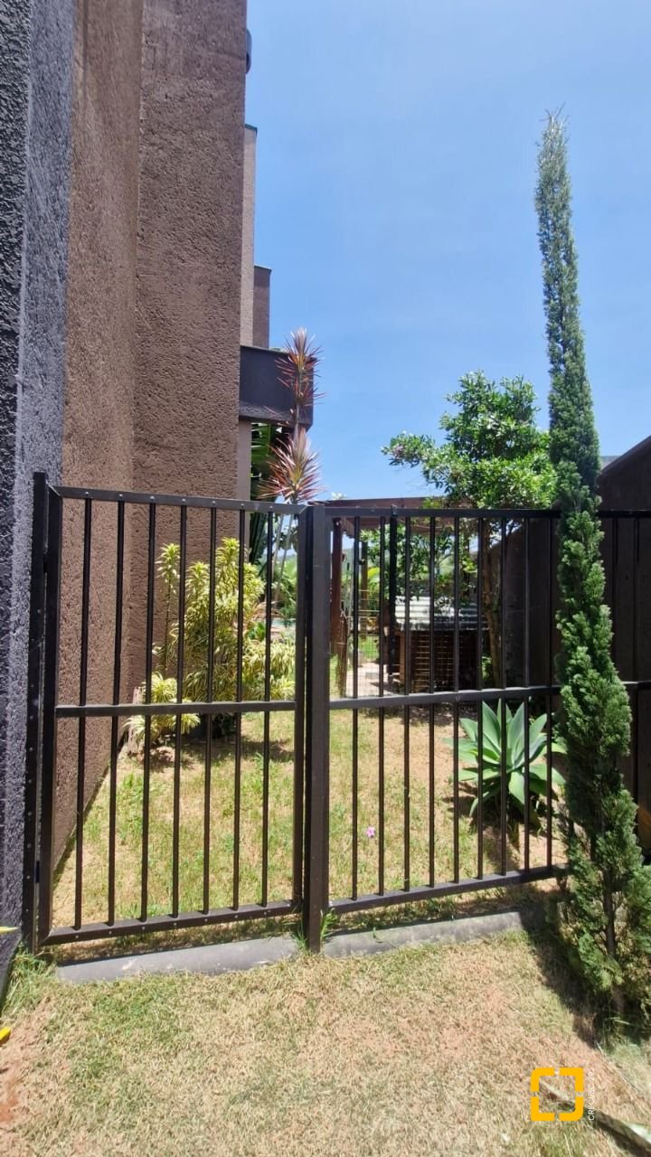 Casa de Condomínio com 228m², 3 quartos (sendo 1 suíte), 2 garagens, no bairro Vargem Grande em Florianópolis