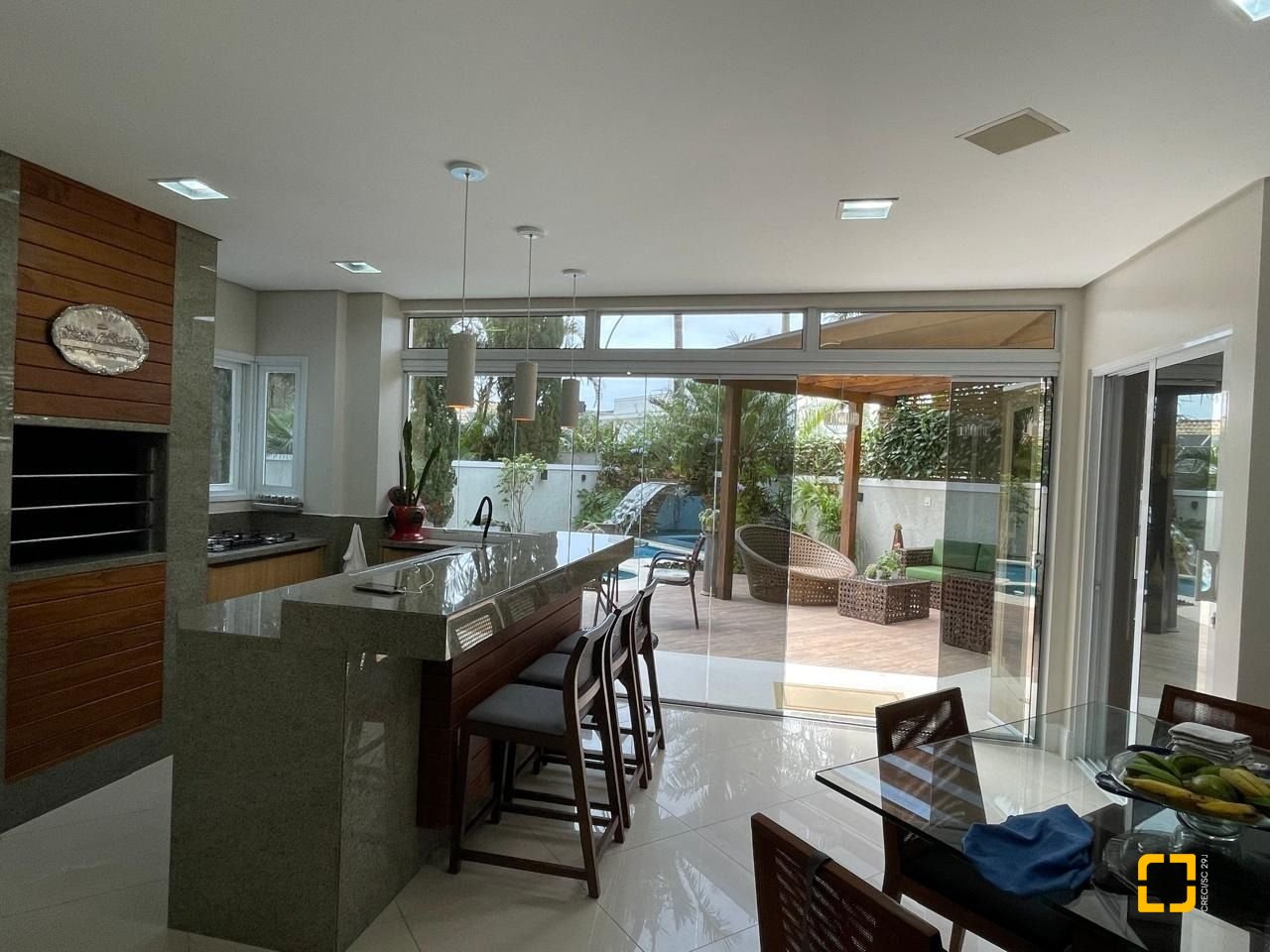 Casa com 416m², 10 quartos (sendo 5 suítes), 6 garagens, no bairro Jurerê Internacional em Florianópolis