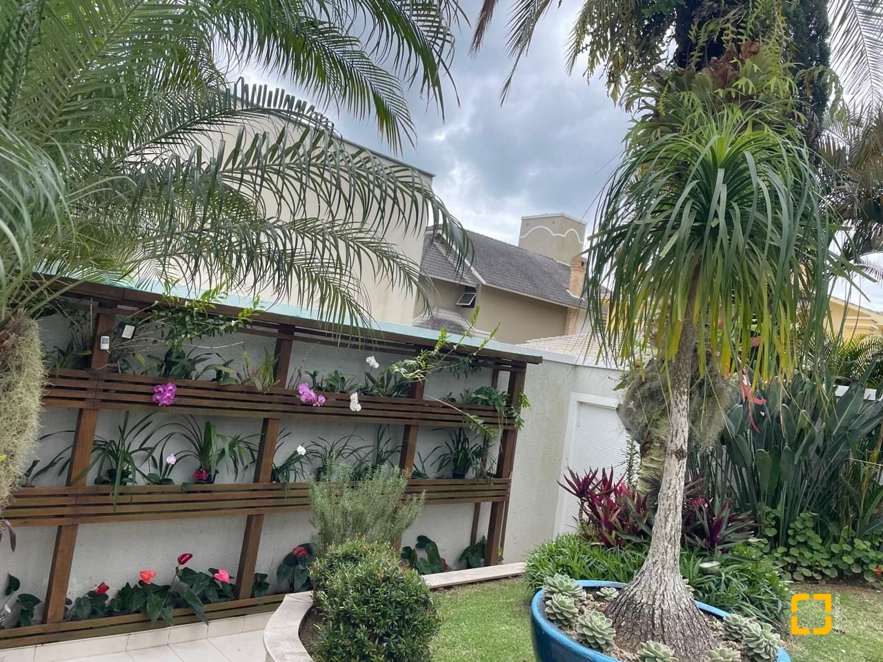 Casa com 416m², 10 quartos (sendo 5 suítes), 6 garagens, no bairro Jurerê Internacional em Florianópolis