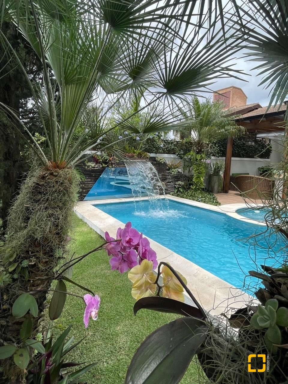 Casa com 416m², 10 quartos (sendo 5 suítes), 6 garagens, no bairro Jurerê Internacional em Florianópolis