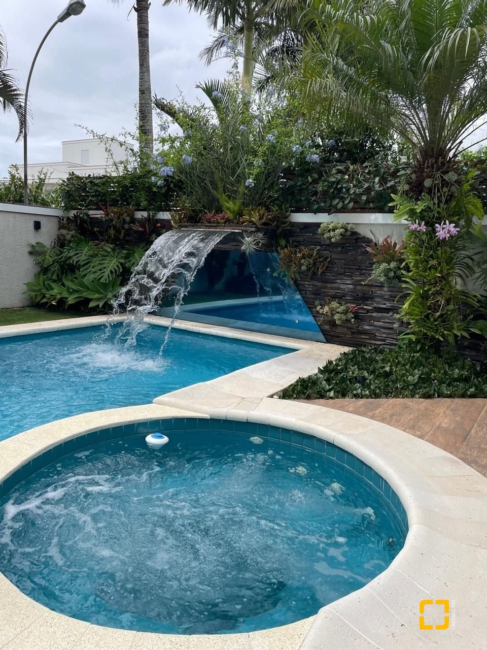 Casa com 416m², 10 quartos (sendo 5 suítes), 6 garagens, no bairro Jurerê Internacional em Florianópolis