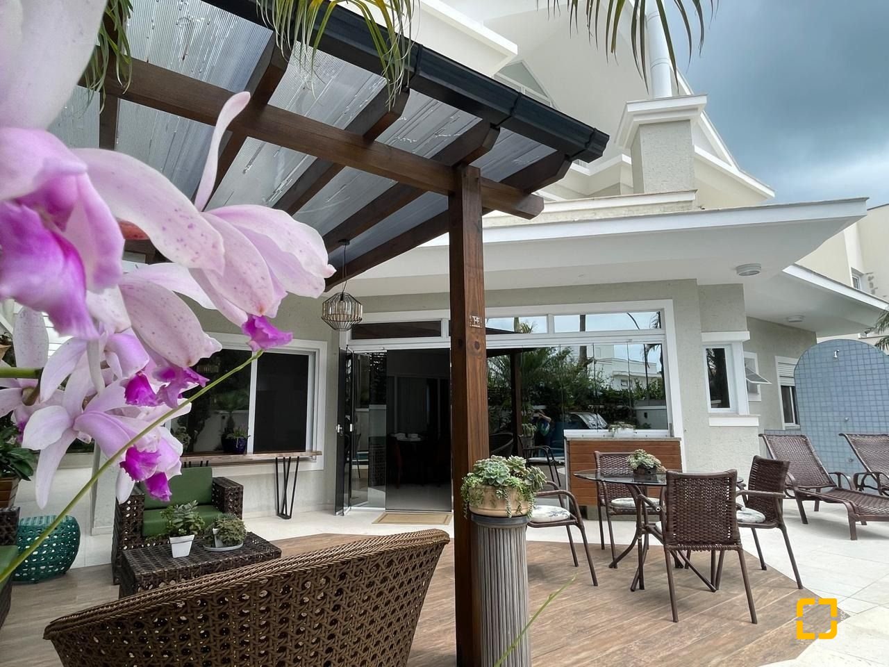 Casa com 416m², 10 quartos (sendo 5 suítes), 6 garagens, no bairro Jurerê Internacional em Florianópolis