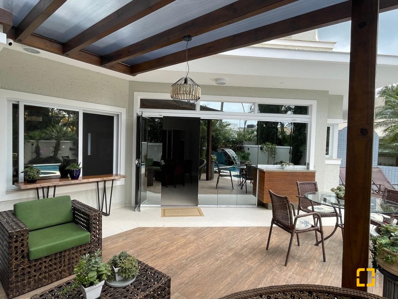 Casa com 416m², 10 quartos (sendo 5 suítes), 6 garagens, no bairro Jurerê Internacional em Florianópolis
