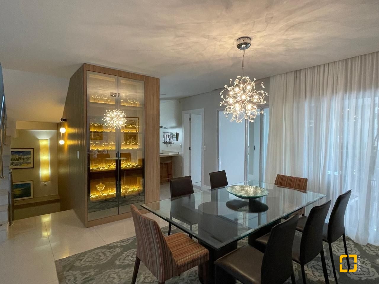 Casa com 416m², 10 quartos (sendo 5 suítes), 6 garagens, no bairro Jurerê Internacional em Florianópolis