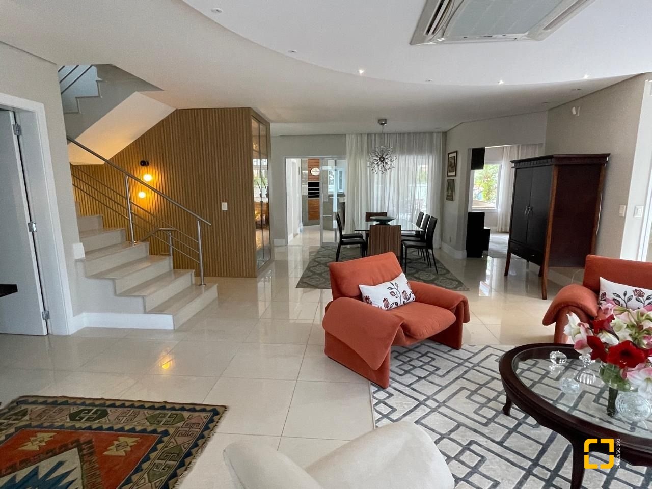 Casa com 416m², 10 quartos (sendo 5 suítes), 6 garagens, no bairro Jurerê Internacional em Florianópolis
