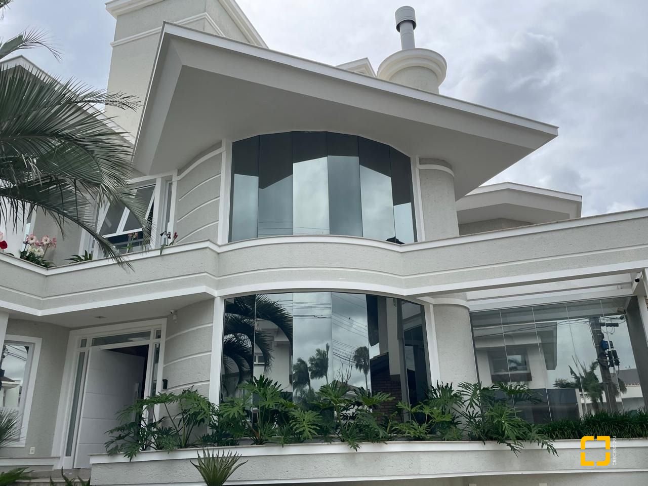 Casa com 416m², 10 quartos (sendo 5 suítes), 6 garagens, no bairro Jurerê Internacional em Florianópolis