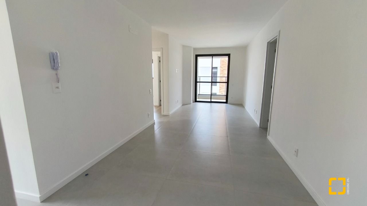 Apartamento com 72m², 4 quartos (sendo 2 suítes), 2 garagens, no bairro Balneário em Florianópolis