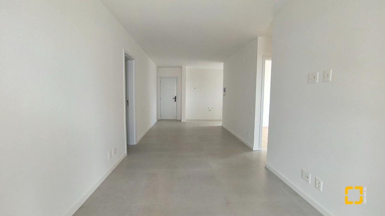 Apartamento com 72m², 4 quartos (sendo 2 suítes), 2 garagens, no bairro Balneário em Florianópolis
