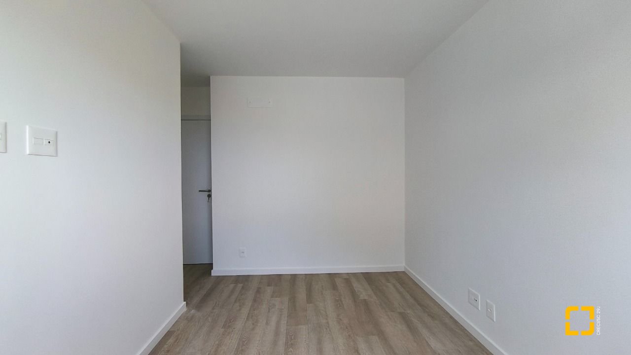 Apartamento com 72m², 4 quartos (sendo 2 suítes), 2 garagens, no bairro Balneário em Florianópolis