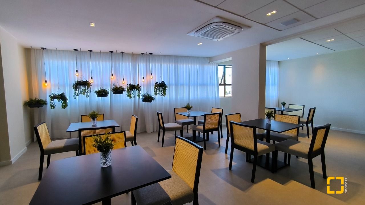 Apartamento com 72m², 4 quartos (sendo 2 suítes), 2 garagens, no bairro Balneário em Florianópolis